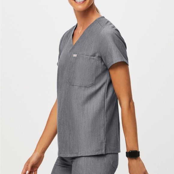 Graphite one pocket top and yoga skinny pants - Picture 2 of 3